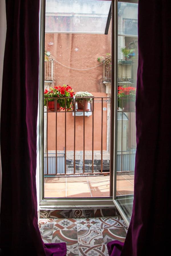 La Casetta In Centro By Sicily In Home Катания Экстерьер фото